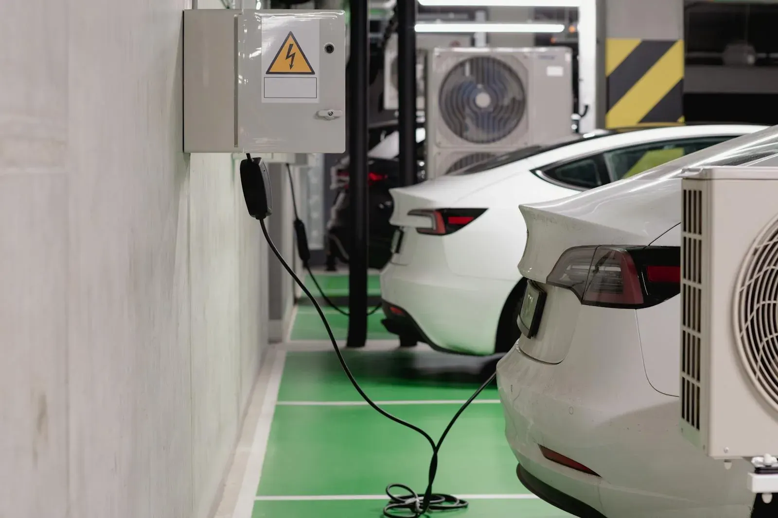 Borne de recharge en copropriété à Creil : démarches, droit à la prise, aides